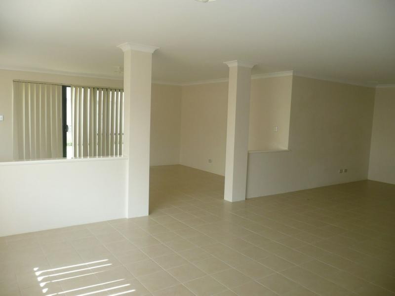 16 Lismore Ridge, Lakelands WA 6180