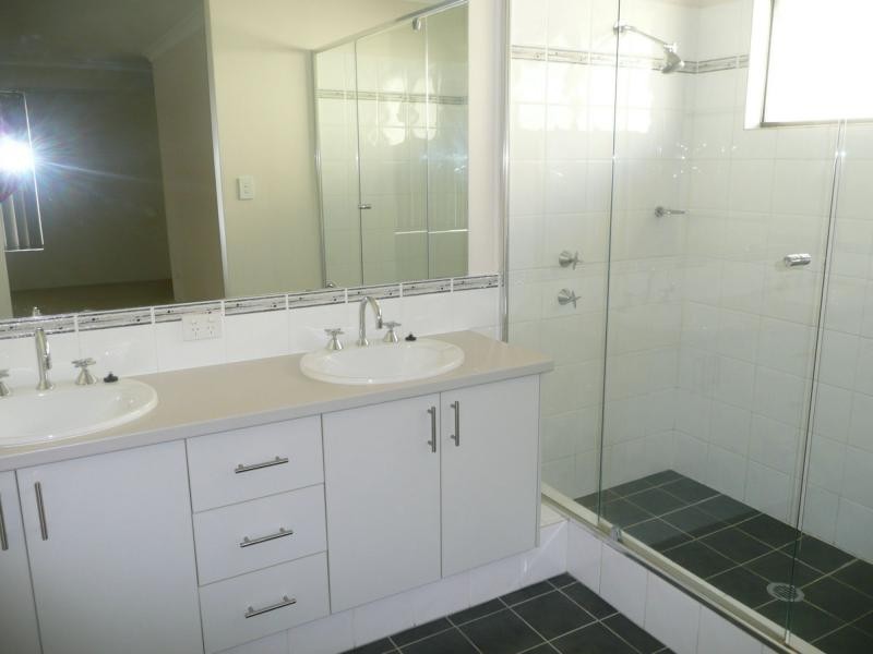 16 Lismore Ridge, Lakelands WA 6180