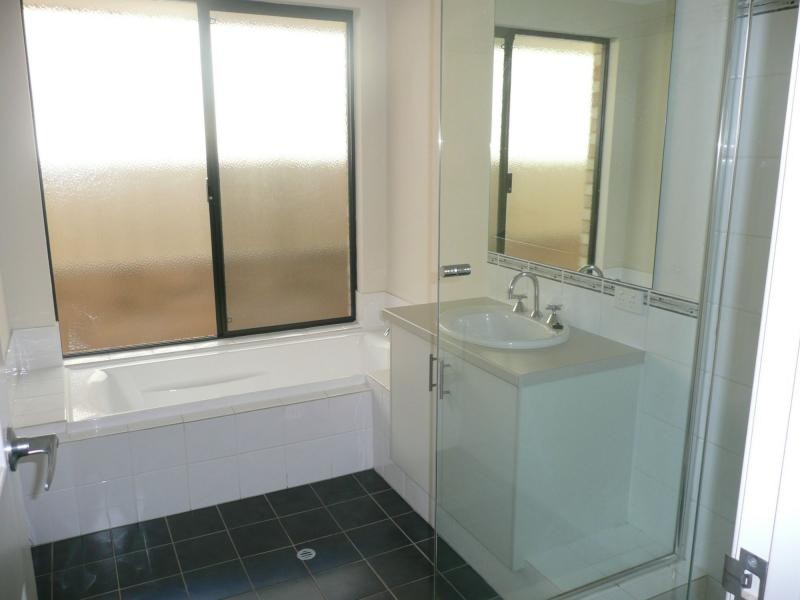 16 Lismore Ridge, Lakelands WA 6180