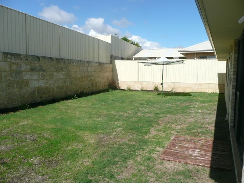 16 Lismore Ridge, Lakelands WA 6180