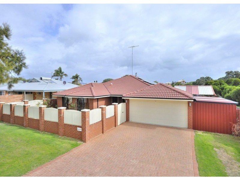 132 Peelwood Parade, Halls Head WA 6210