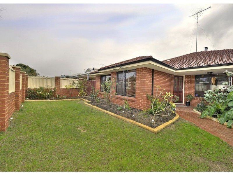 132 Peelwood Parade, Halls Head WA 6210