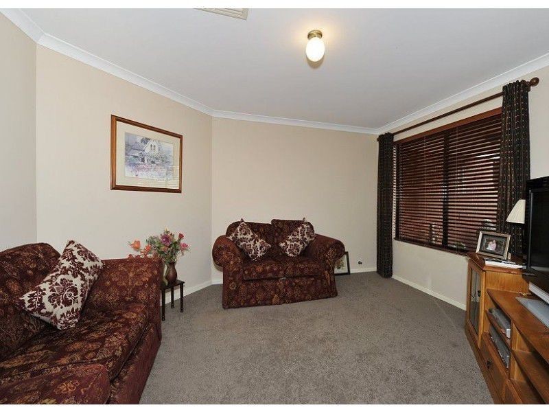 132 Peelwood Parade, Halls Head WA 6210