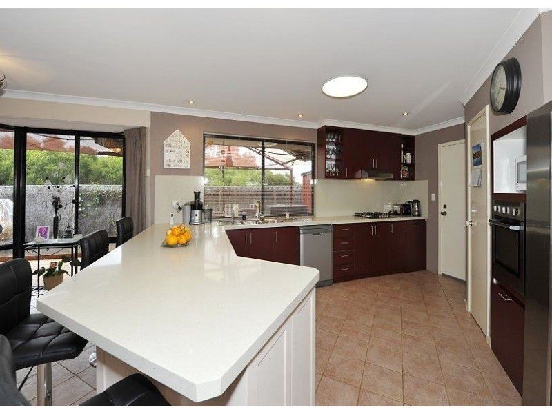 132 Peelwood Parade, Halls Head WA 6210