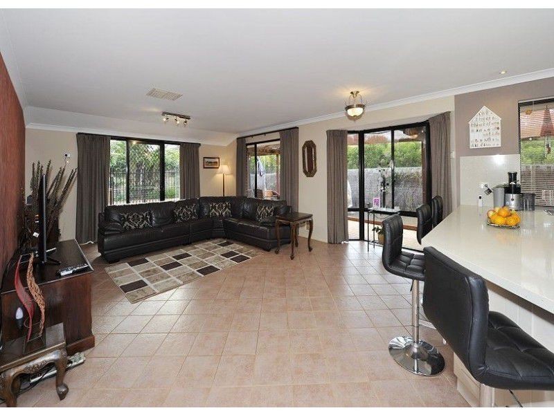 132 Peelwood Parade, Halls Head WA 6210