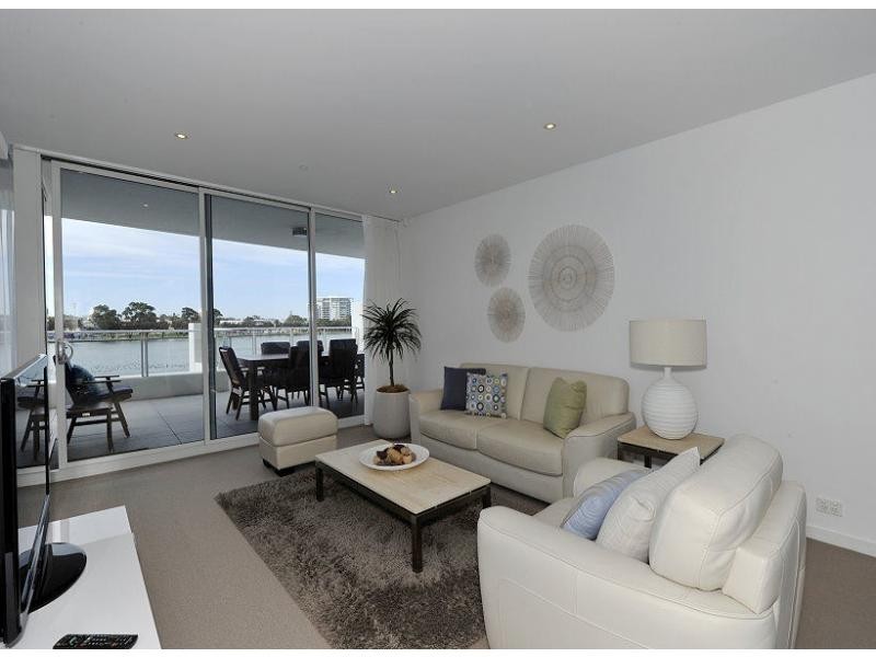 Unit 302/3 Marco Polo Drive, Mandurah WA 6210