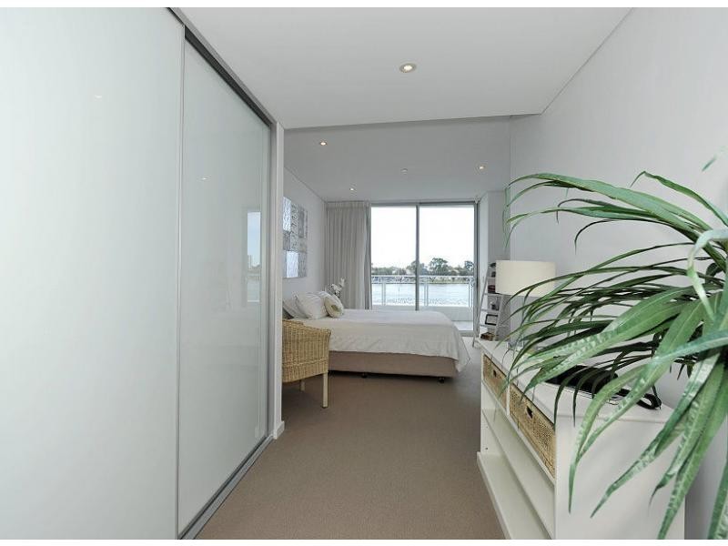 Unit 302/3 Marco Polo Drive, Mandurah WA 6210