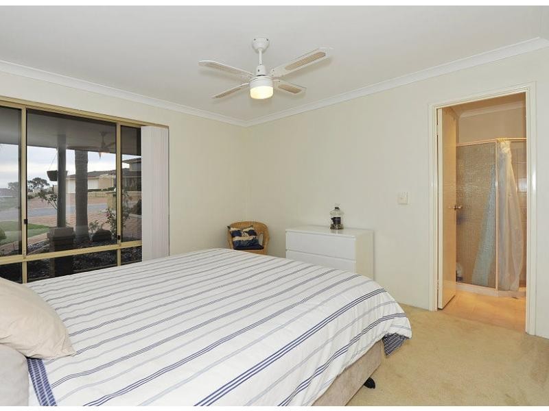 5A Fulmar Place, Halls Head WA 6210