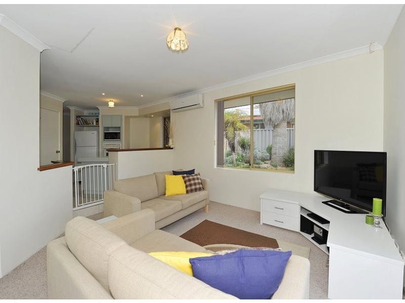 5A Fulmar Place, Halls Head WA 6210