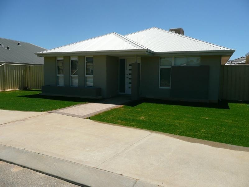 11 Karri Karri Pass, Lakelands WA 6180