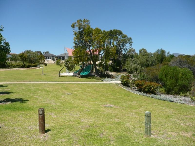 11 Karri Karri Pass, Lakelands WA 6180