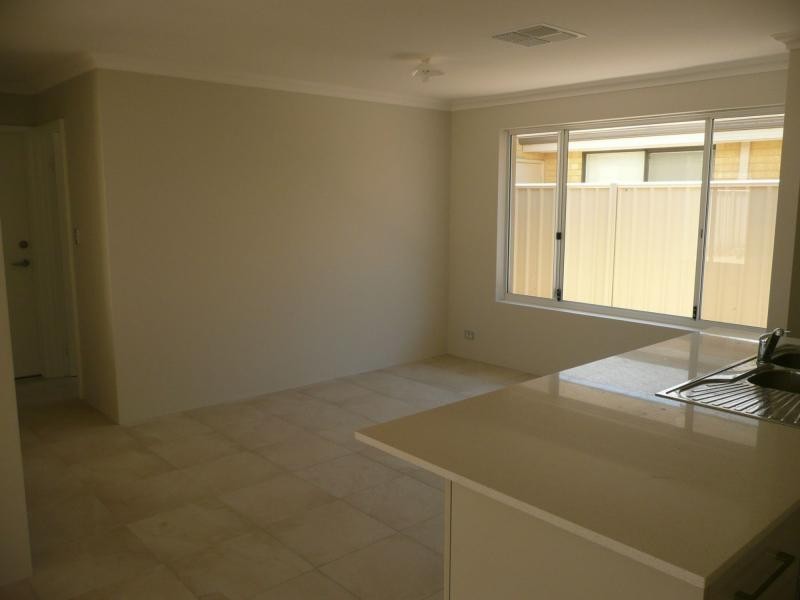 11 Karri Karri Pass, Lakelands WA 6180