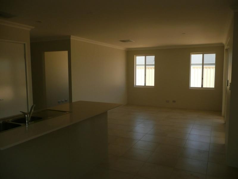 11 Karri Karri Pass, Lakelands WA 6180