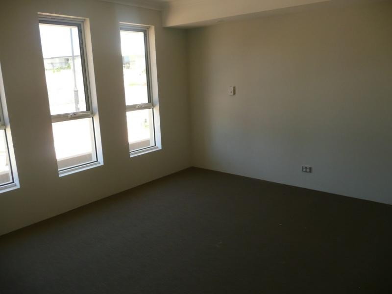 11 Karri Karri Pass, Lakelands WA 6180