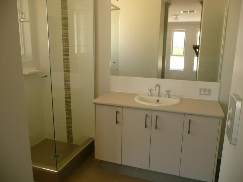 11 Karri Karri Pass, Lakelands WA 6180