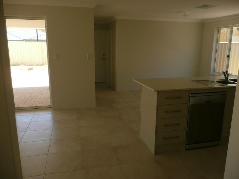 11 Karri Karri Pass, Lakelands WA 6180