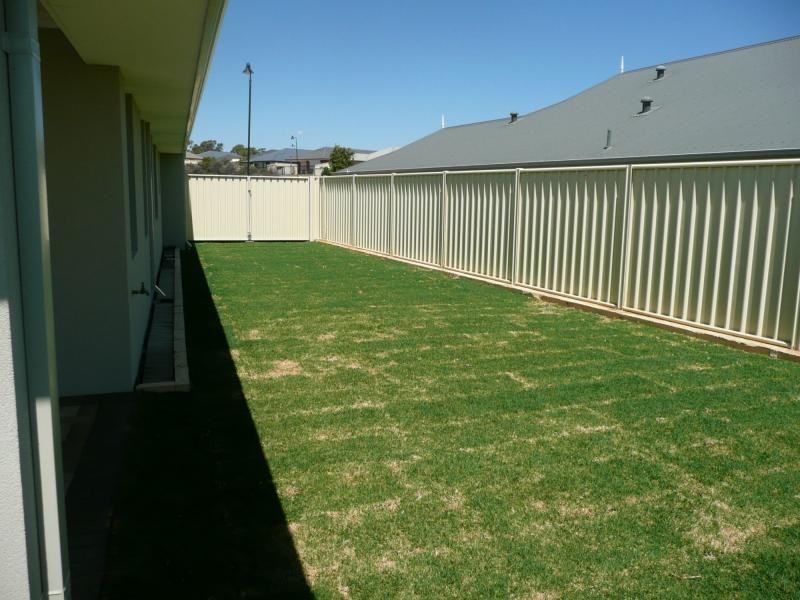 11 Karri Karri Pass, Lakelands WA 6180