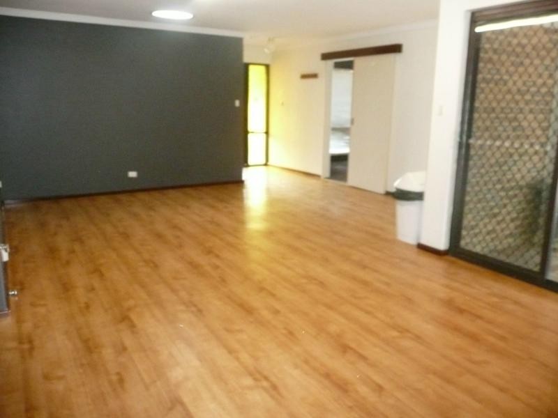 11 Gallop Street, Halls Head WA 6210