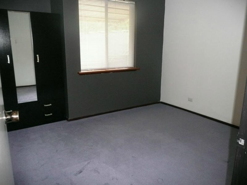 11 Gallop Street, Halls Head WA 6210