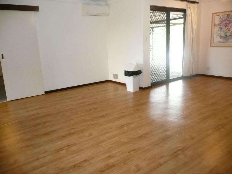 11 Gallop Street, Halls Head WA 6210