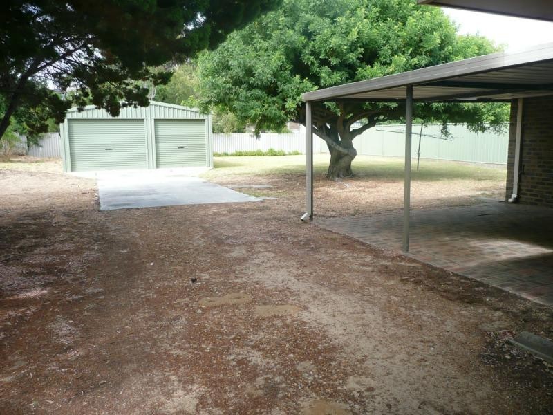 11 Gallop Street, Halls Head WA 6210