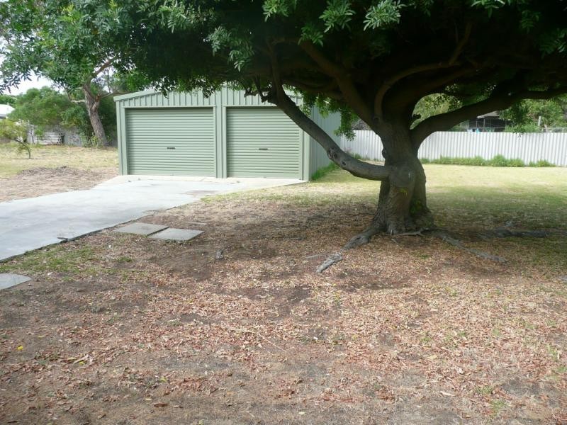 11 Gallop Street, Halls Head WA 6210