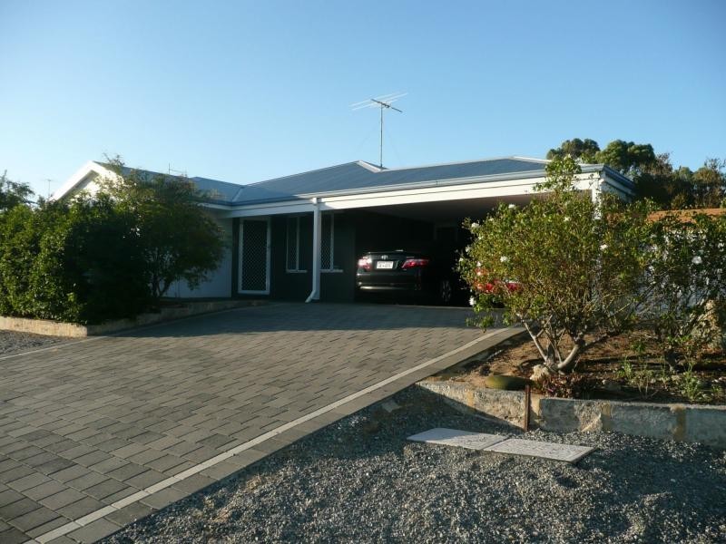 11 Reynolds Avenue, Greenfields WA 6210