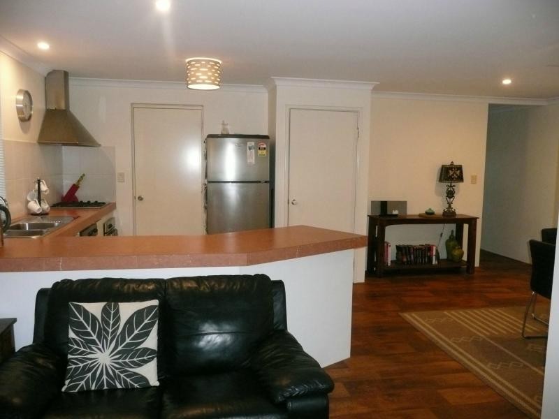 11 Reynolds Avenue, Greenfields WA 6210