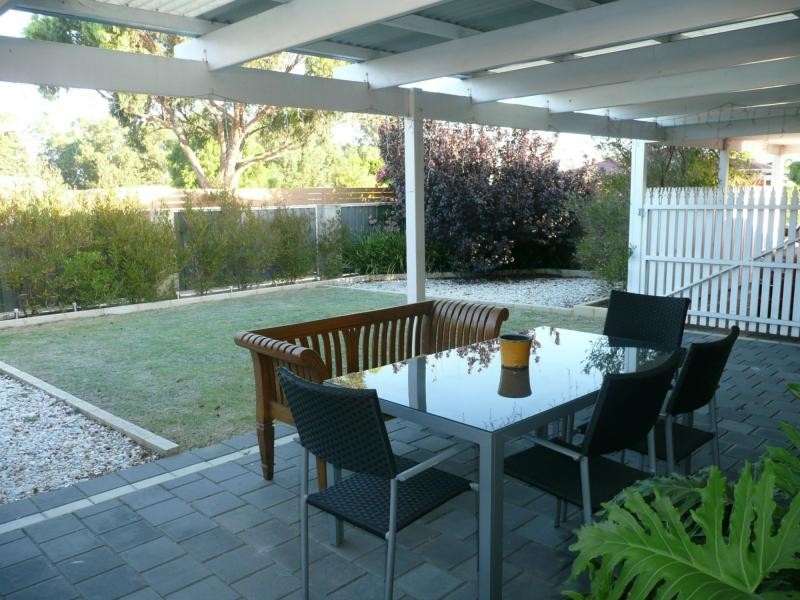 11 Reynolds Avenue, Greenfields WA 6210