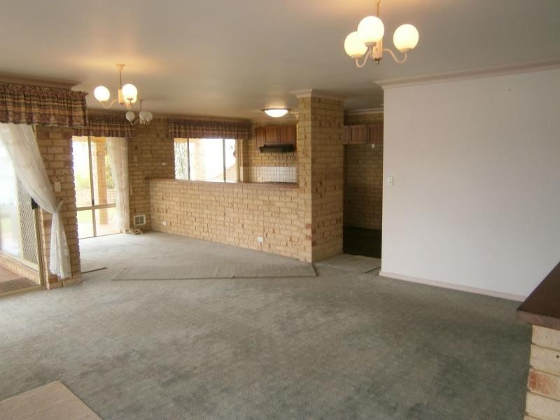 22 Warren Place, Dudley Park WA 6210