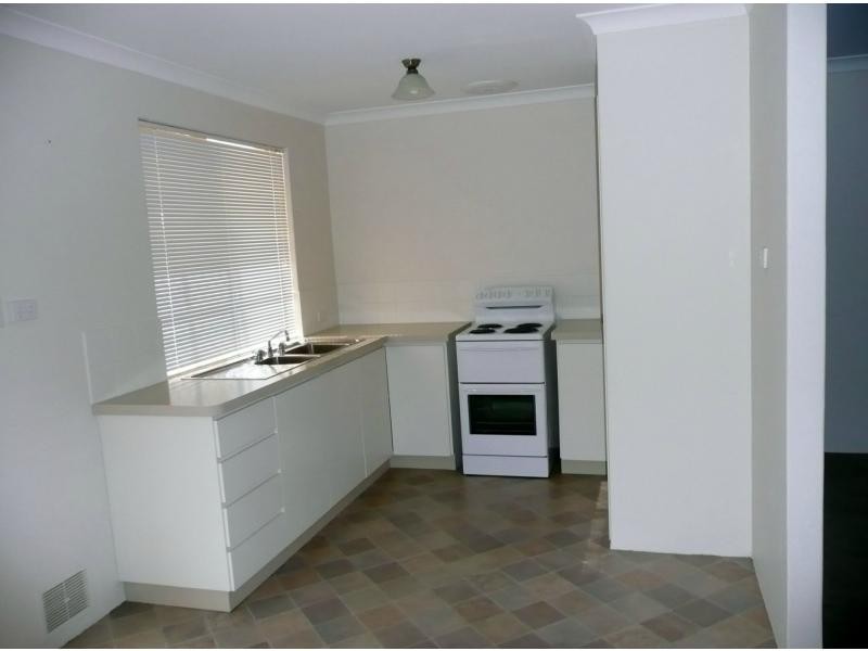 Unit 8/2 Loaring Street, Silver Sands WA 6210