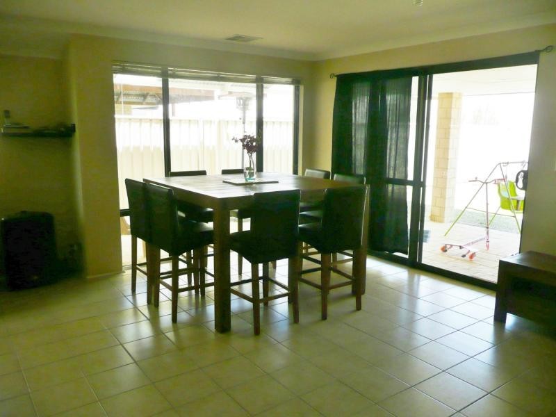 15 Highcliffe Circle, Lakelands WA 6180