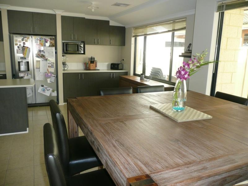 15 Highcliffe Circle, Lakelands WA 6180