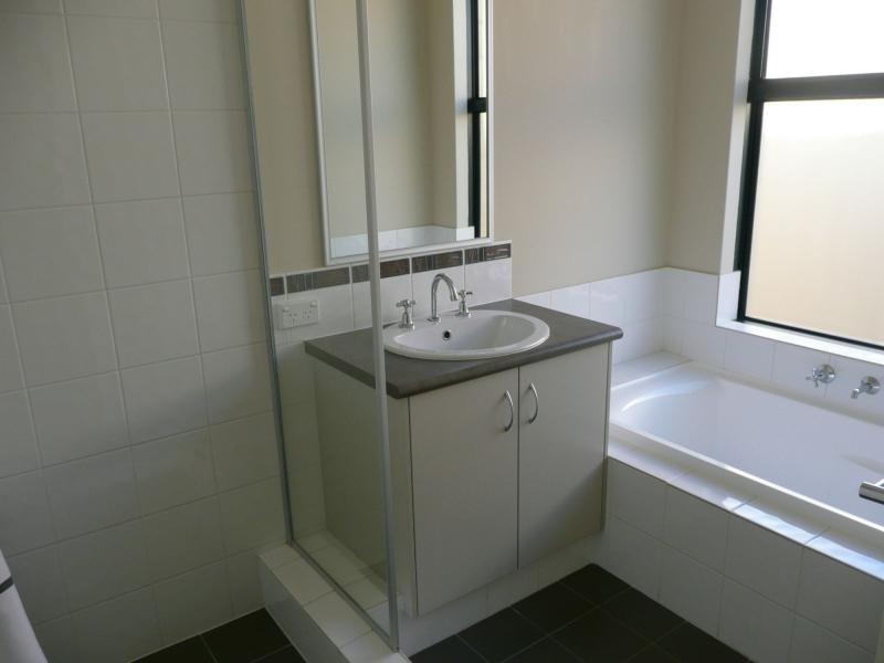 15 Highcliffe Circle, Lakelands WA 6180