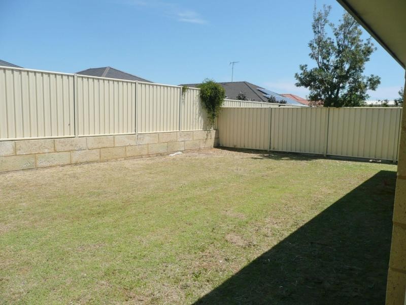 15 Highcliffe Circle, Lakelands WA 6180