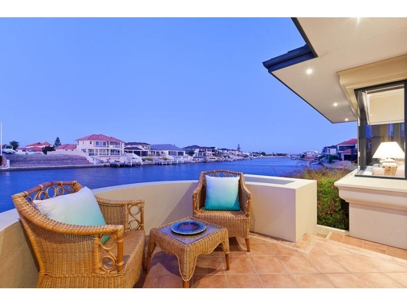 10 Santavea Mews, MANDURAH, Halls Head WA 6210