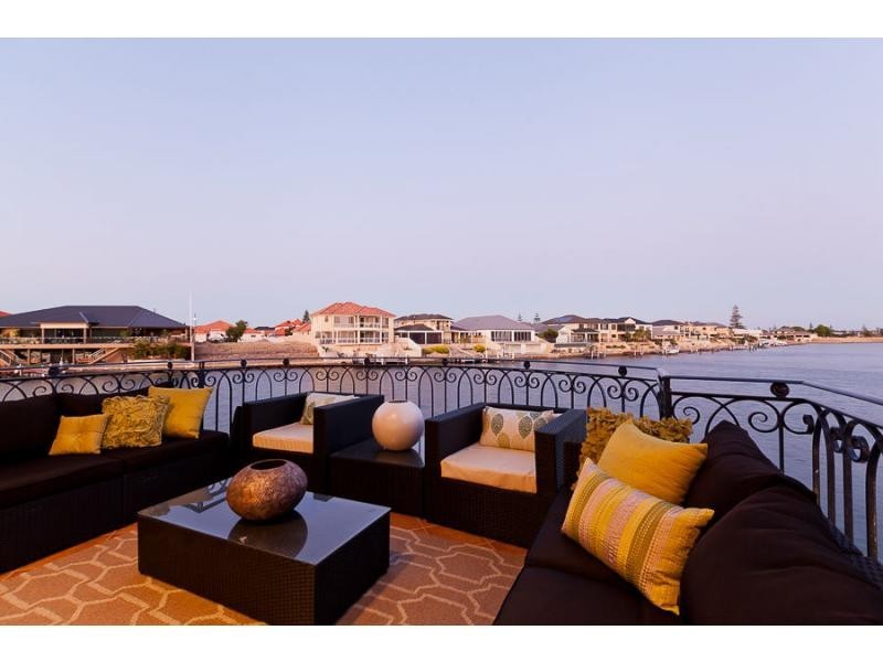 10 Santavea Mews, MANDURAH, Halls Head WA 6210