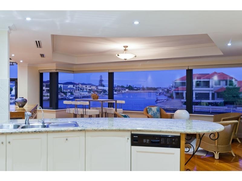 10 Santavea Mews, MANDURAH, Halls Head WA 6210