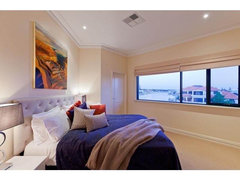 10 Santavea Mews, MANDURAH, Halls Head WA 6210