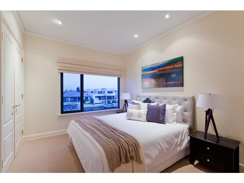 10 Santavea Mews, MANDURAH, Halls Head WA 6210