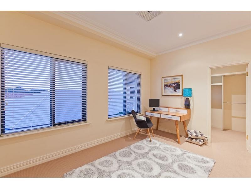 10 Santavea Mews, MANDURAH, Halls Head WA 6210