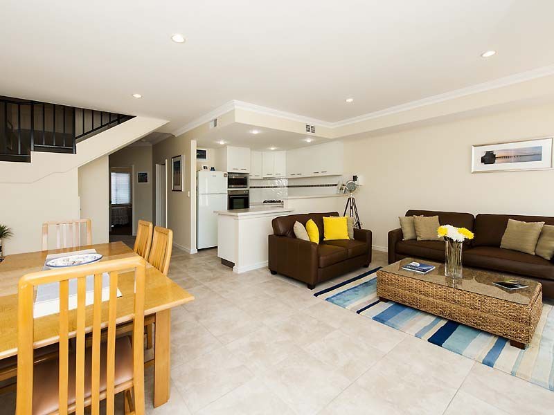 Unit 2/34 Village Mews, Wannanup WA 6210