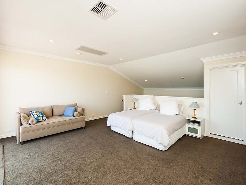 Unit 2/34 Village Mews, Wannanup WA 6210