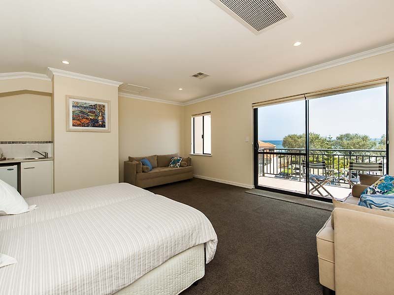 Unit 2/34 Village Mews, Wannanup WA 6210