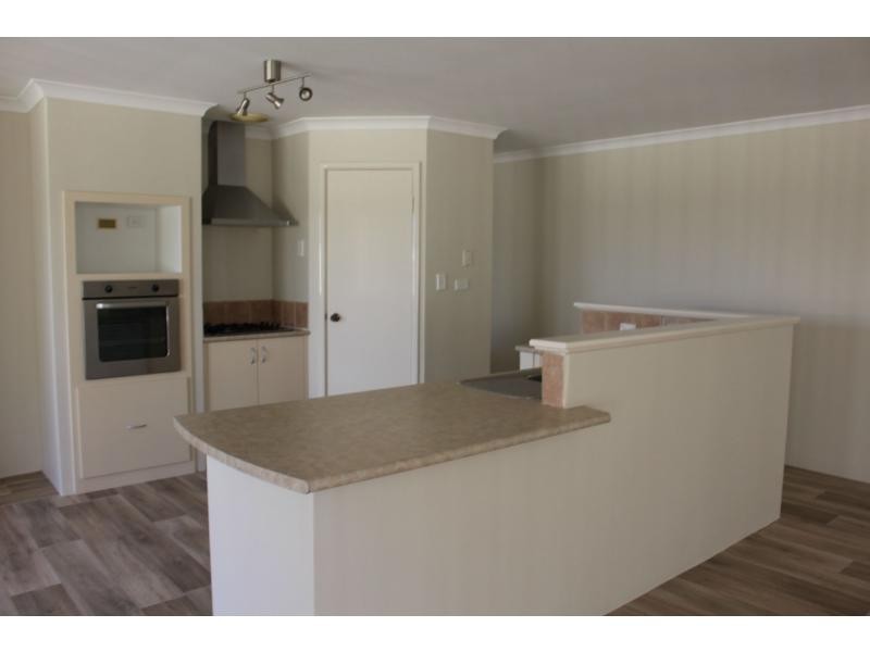 27 Kerkeri Heights, Lakelands WA 6180