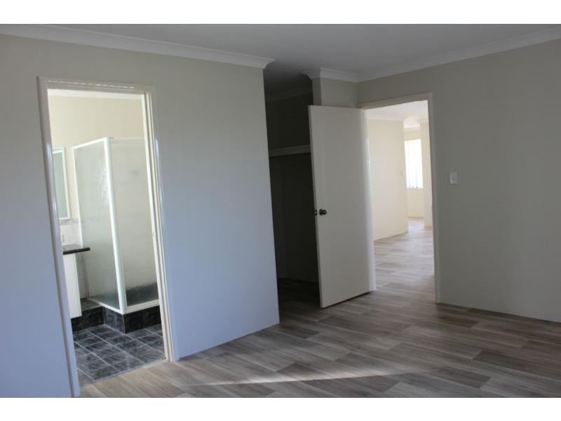 27 Kerkeri Heights, Lakelands WA 6180