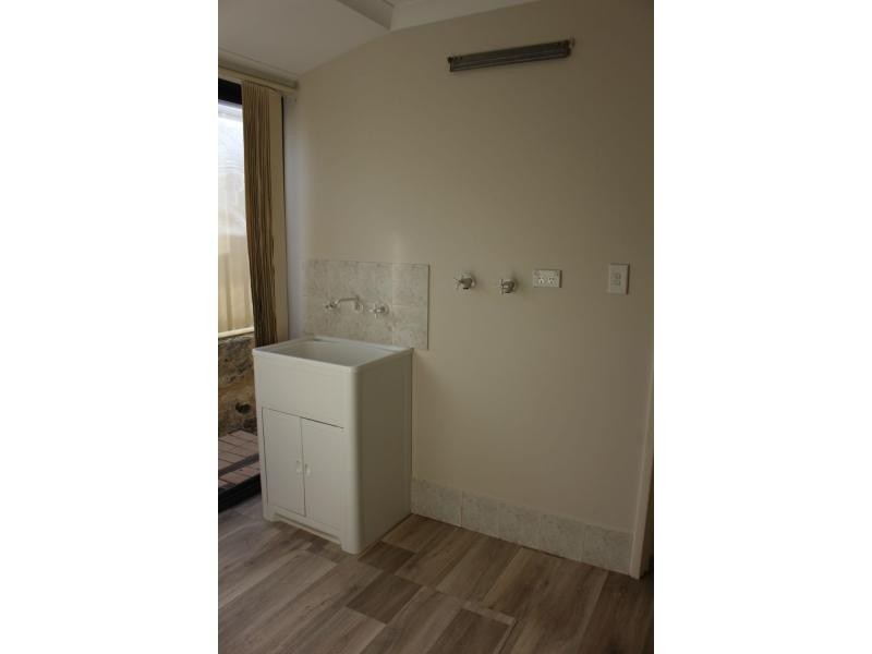 27 Kerkeri Heights, Lakelands WA 6180