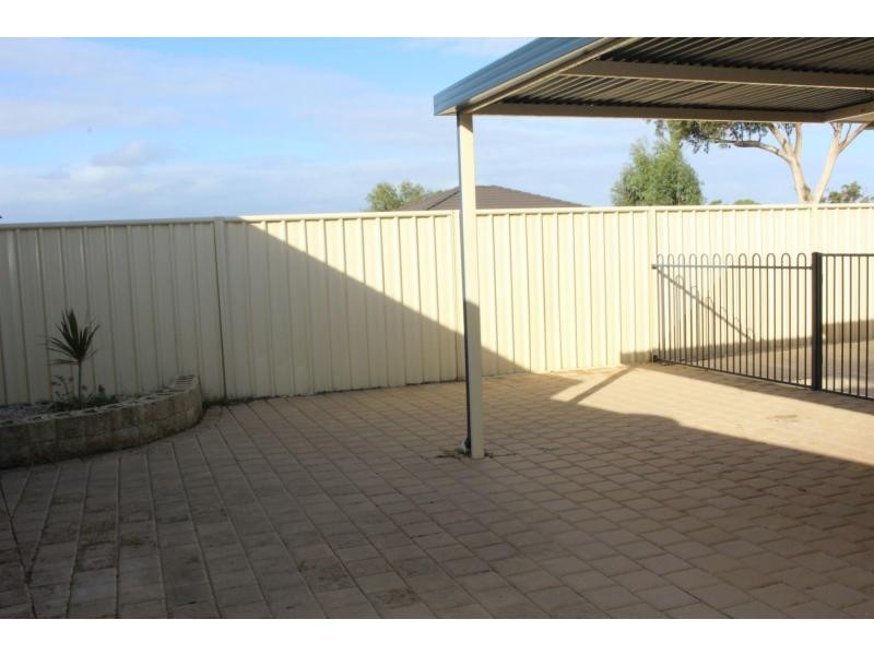 27 Kerkeri Heights, Lakelands WA 6180