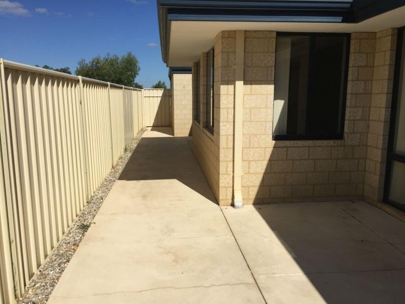 27 Kerkeri Heights, Lakelands WA 6180