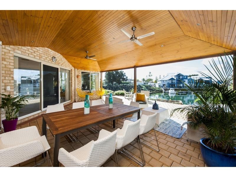 27 Genevieve Court, Halls Head WA 6210